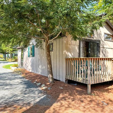 Lake Pleasant Cabin On 3 Acres With Kayaks And Beach! Екстериор снимка