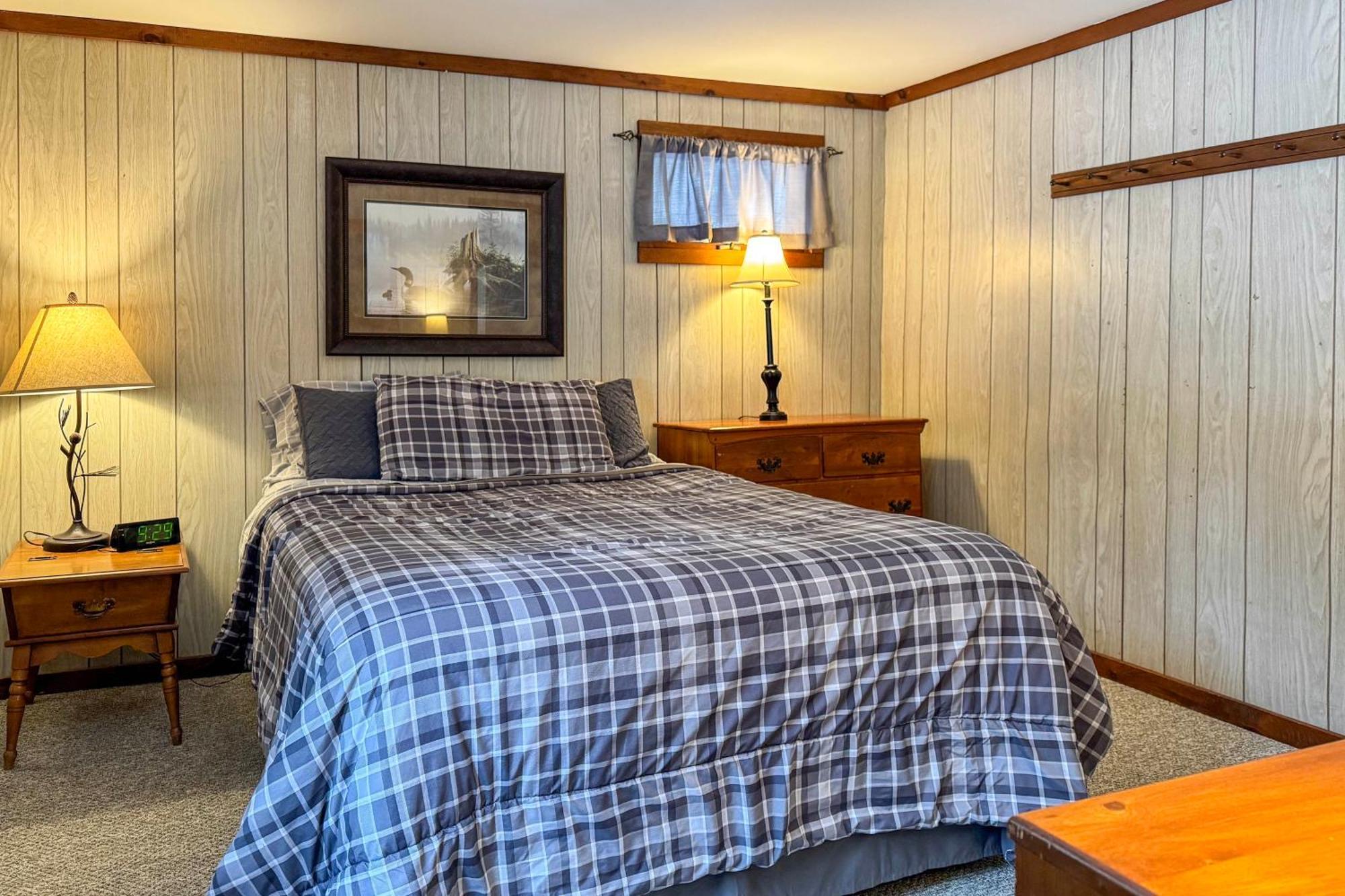 Lake Pleasant Cabin On 3 Acres With Kayaks And Beach! Екстериор снимка